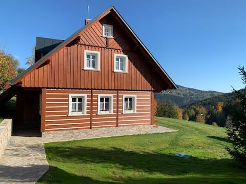 House Between Hills - Slopes View Cottage