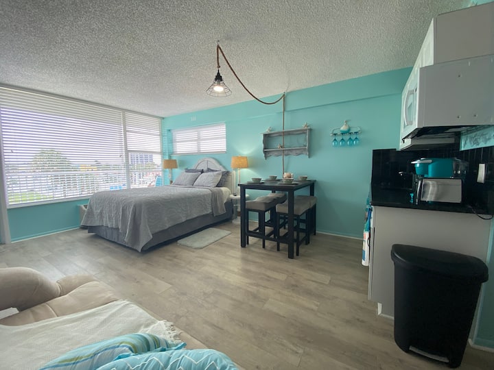 Romantic Hideout Sea And City Views - Daytona Beach, FL