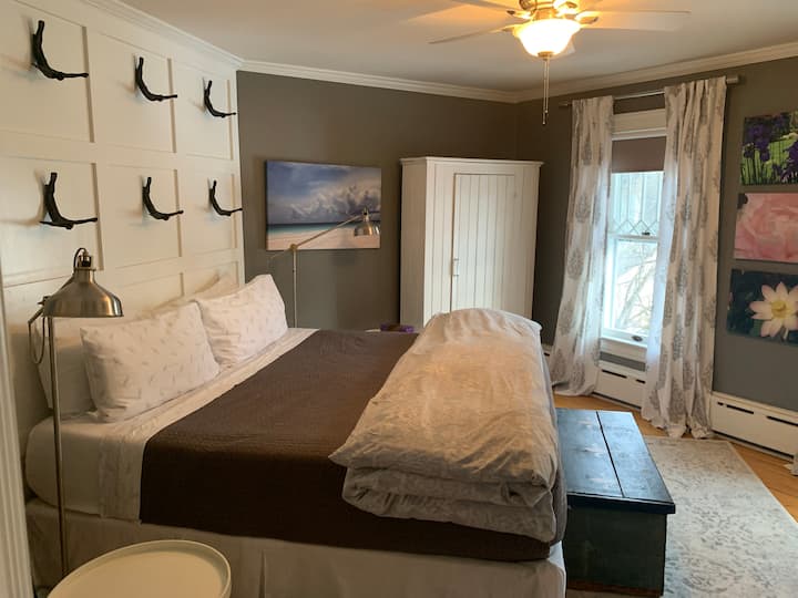 King Bedroom Upstairs