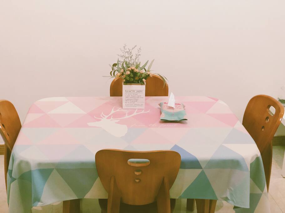 餐桌 table