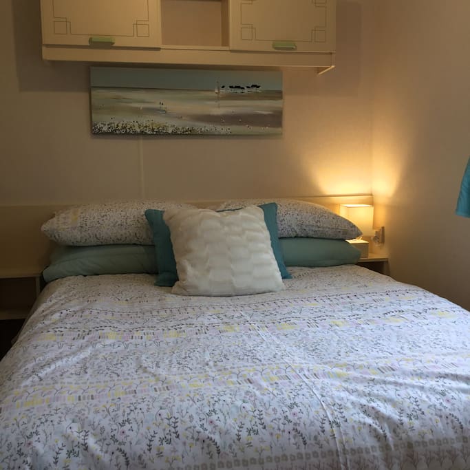 Master Bedroom always clean fresh linen and towels provided