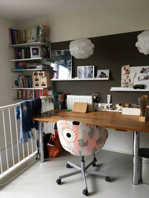 This is the wooden desk, we have two seats, wifi and and extra screen.