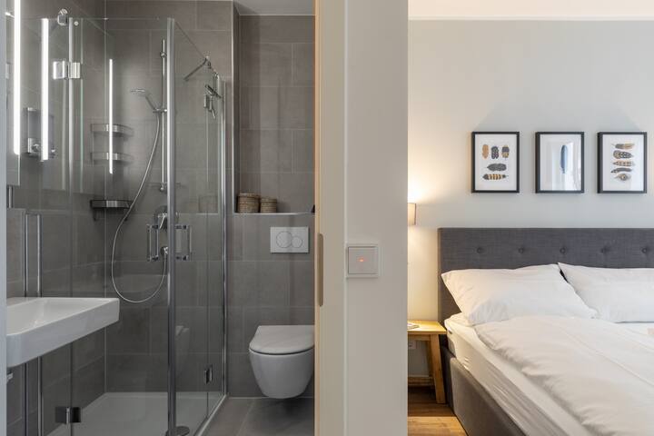 Athena – 2-bedroom apartment in Munich city center gallery image 3