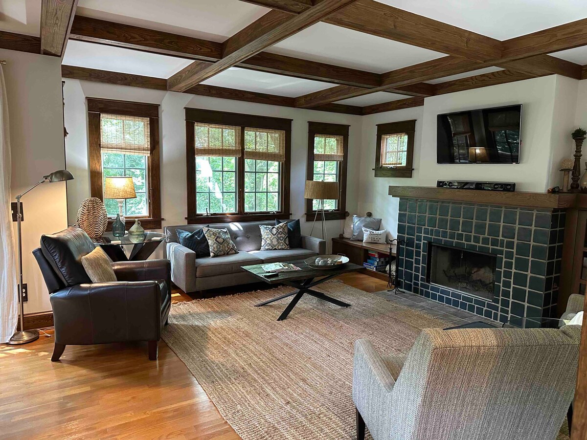 Popular Airbnb listing: Three bedroom Craftsman in Virginia Highland in Virginia Highland