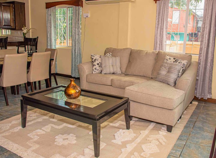 Modern & Newly Renovated - Belize