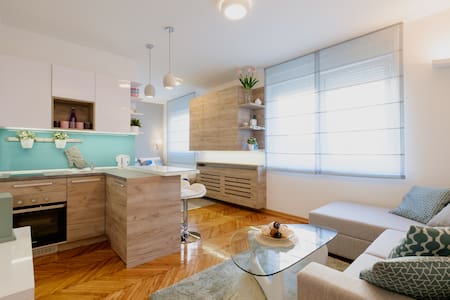 City center luxurious apartment