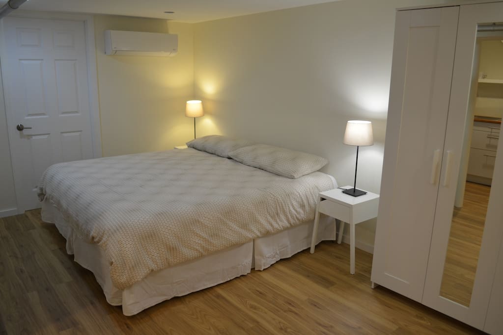 King size bed & wardrobe