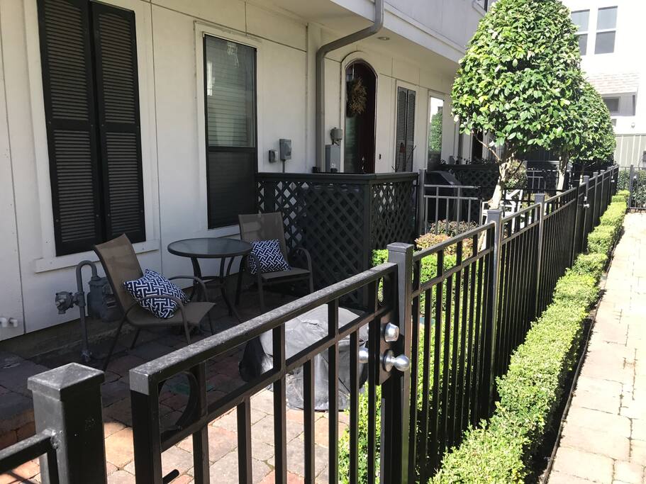 Front patio area including fire pit