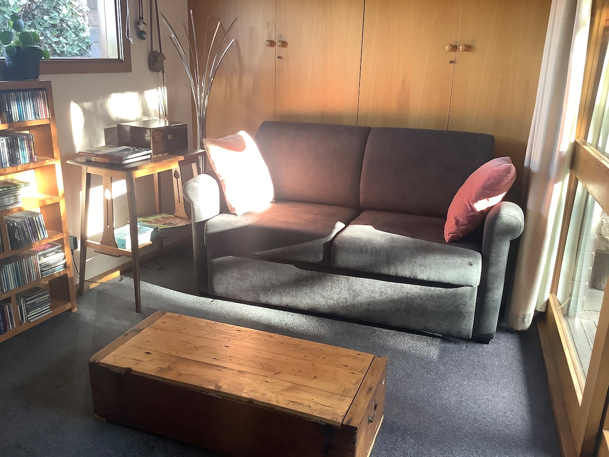 Popular Airbnb listing: Hill House Two Bedrooms in Sandy Bay