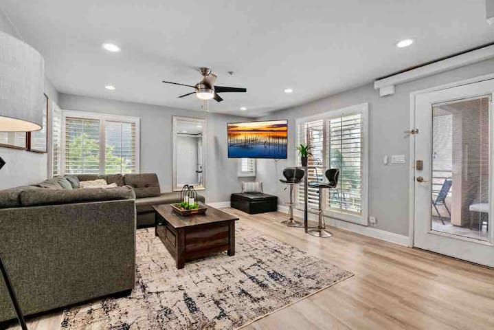 MB Contemporary 14 Guests by Sand AC+Garage gallery image 4