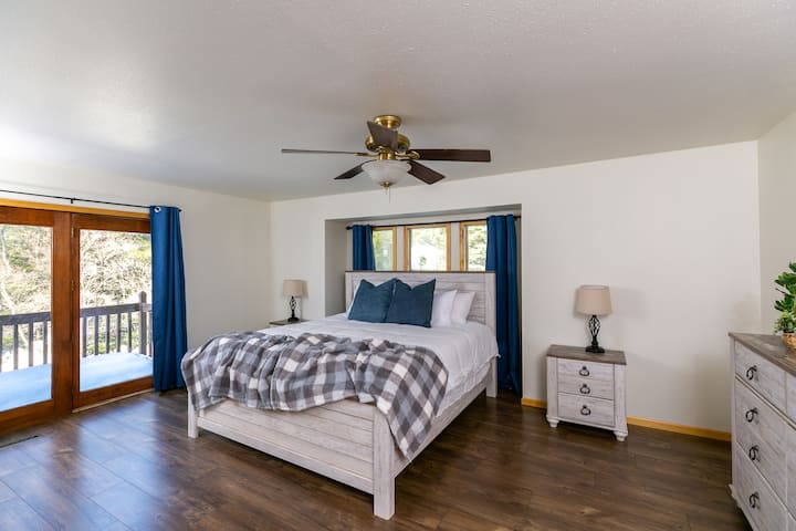 King bed in the primary bedroom with plenty of space, TV and private bathroom.
A private deck with Bistro table and chairs to enjoy your coffee or drinks!