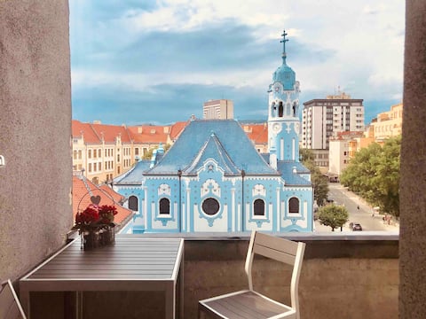 Exquisite Blue Church 
3 bedrooms + balcony