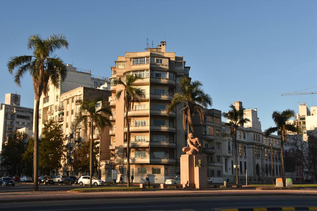 Fachada del edificio desde la Rambla.