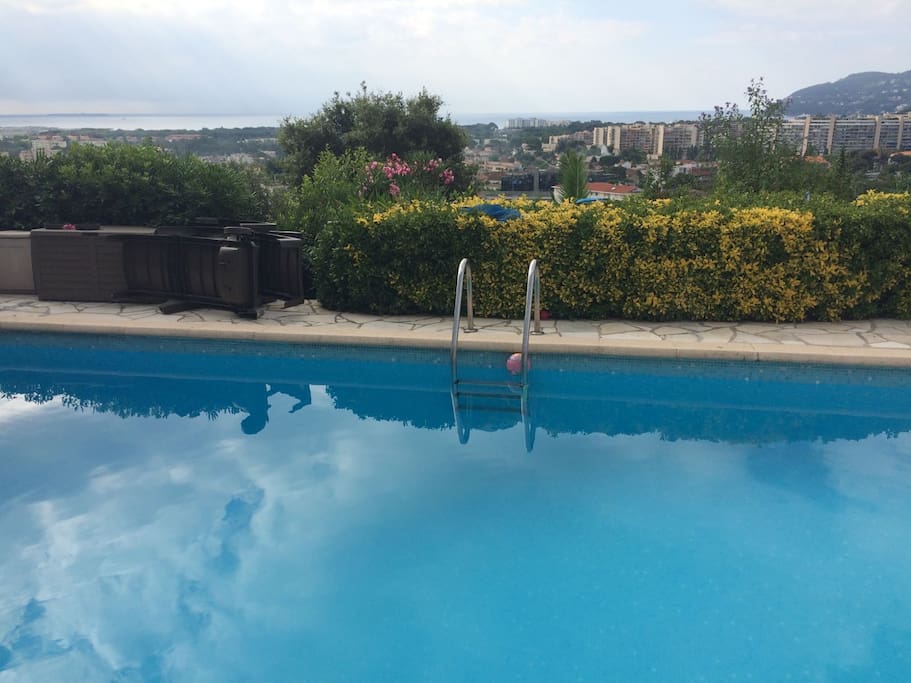 Piscine privative sécurisée. Villa les Dauphins