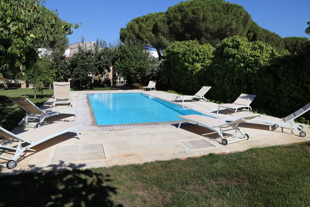 Piscina a sfioro
