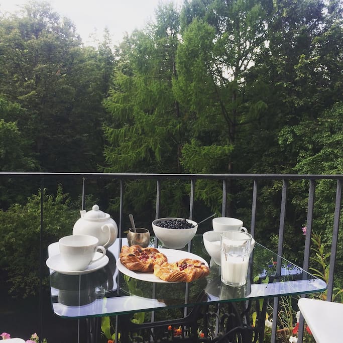 Balcony – great for summer breakfasts in lush greenery.