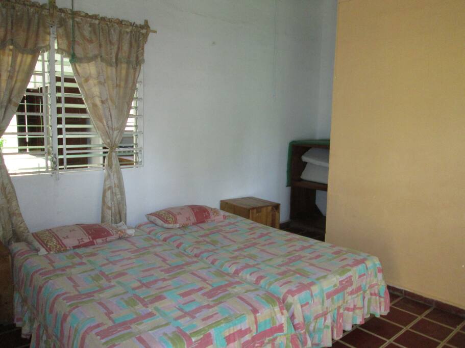 habitación doble cómoda y acogedora cuenta con su baño completo