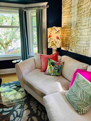 4+ bed Character Home Blocks to Beach. gallery image 3