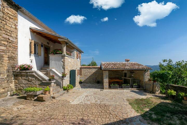 Apartment Ninna immersed in untouched nature