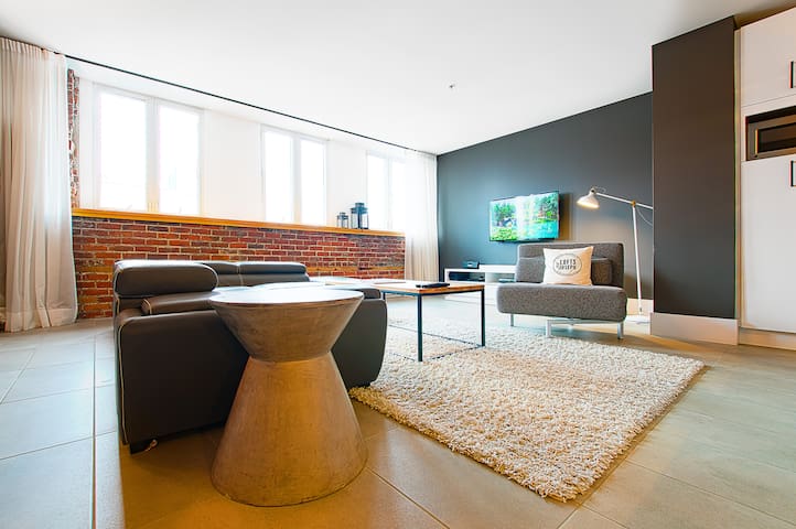 402 – Les Lofts St-Joseph – Par Les Lofts Vieux-QC gallery image 5