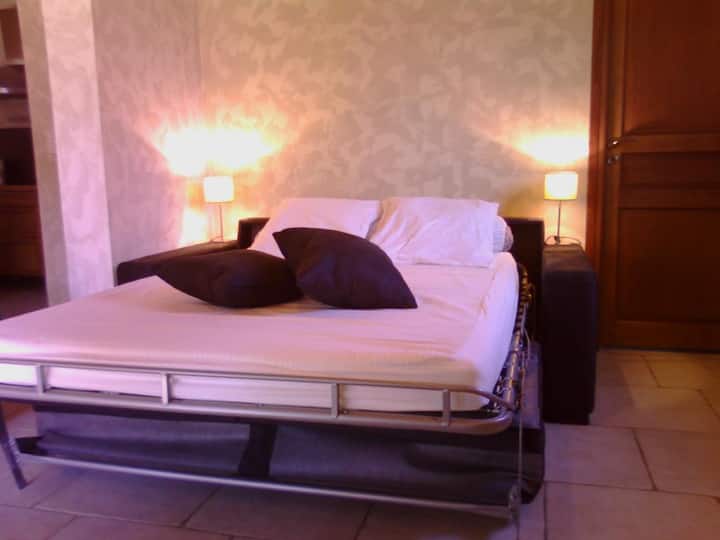 Nuevo 2022: sofá cama 140x190, colchón bultex de 14 cm.
Apertura/cierre muy fácil: no hay necesidad de sacar los asientos del sofá 