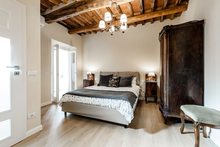 Historycal center, suite with private courtyard