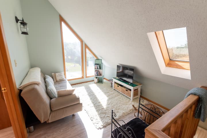 3rd floor sitting nook with futon