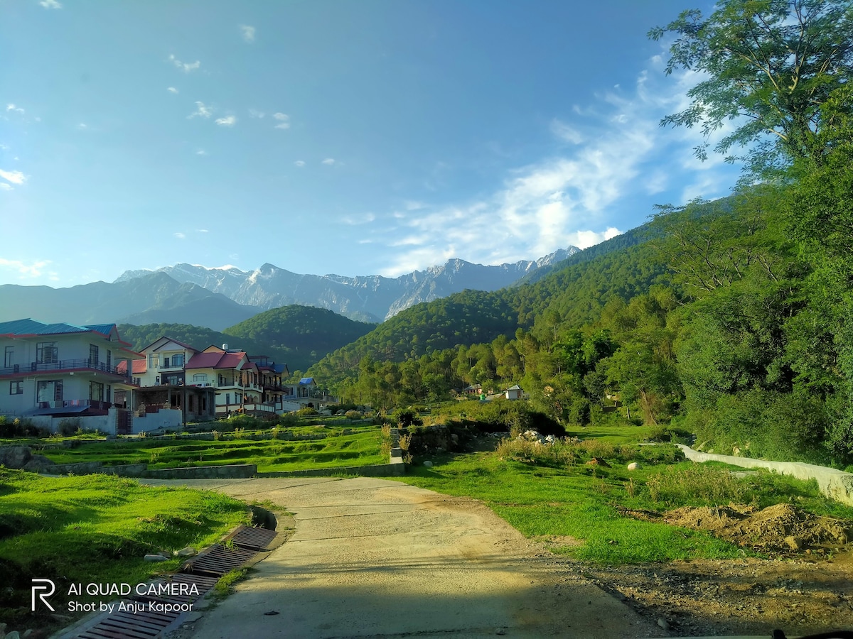 Made it Baralacha La, Himachal from New Delhi and back last September, solo  riding my 150cc Yamaha MT15. Around 1800kms in 7 days. At 4900 metres it is  one of the 4-5