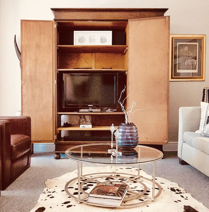 TV cabinet, entertainment unit, netflix, DVD player and Blu Ray, wireless speaker.