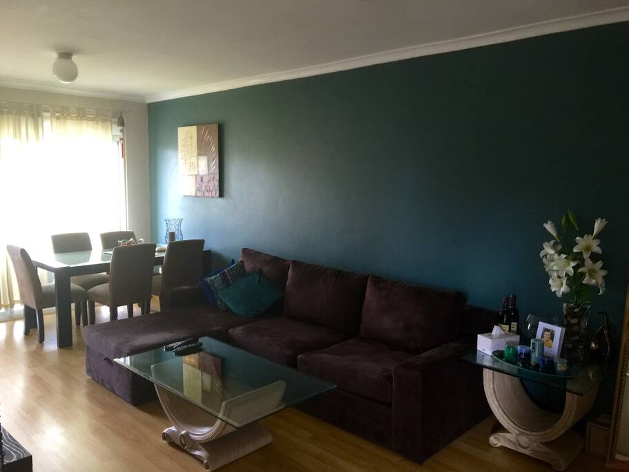 Living room/ dining area
