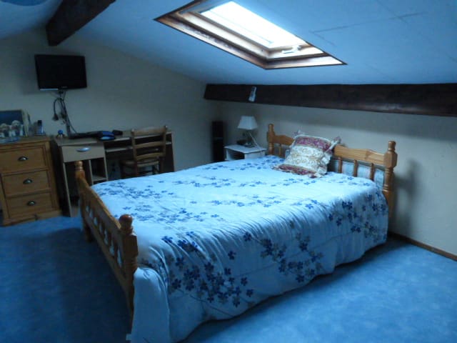 chambre climatisée, TV et café ou tisane offert