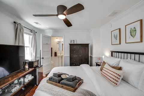 Charming Downtown 1 BR Suite