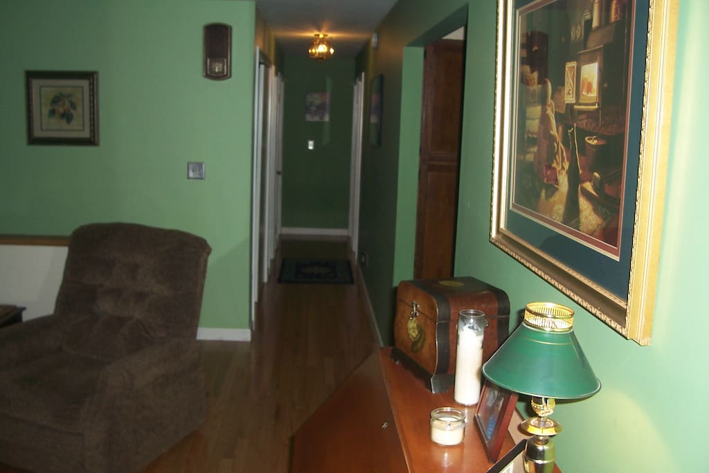 Living Room/
Hallway