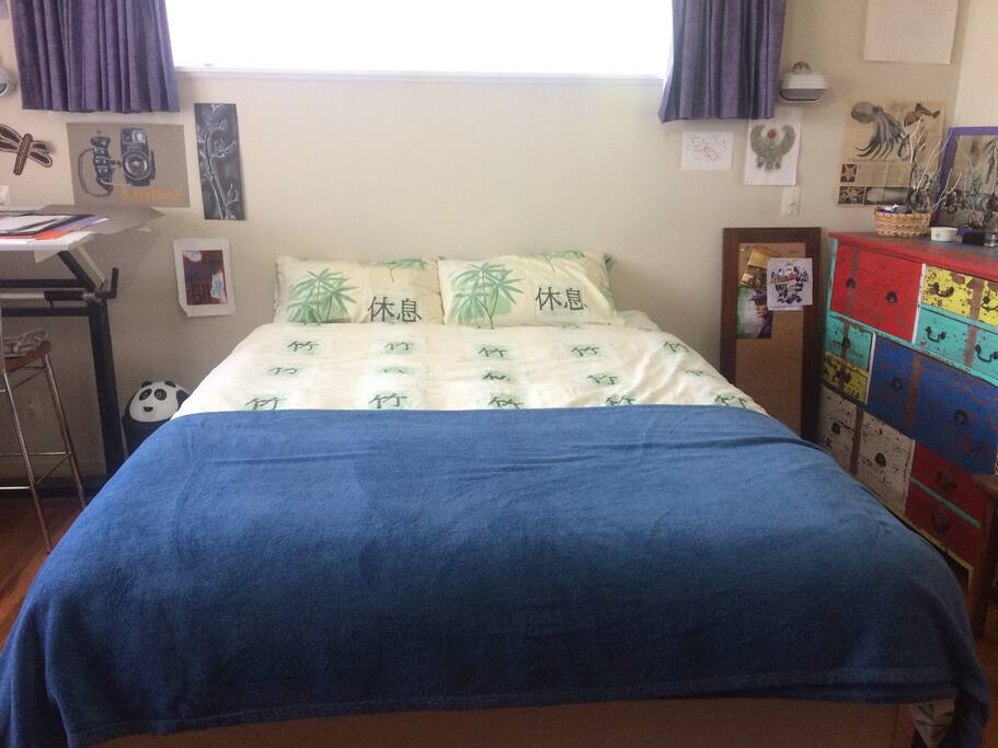 Queen bed