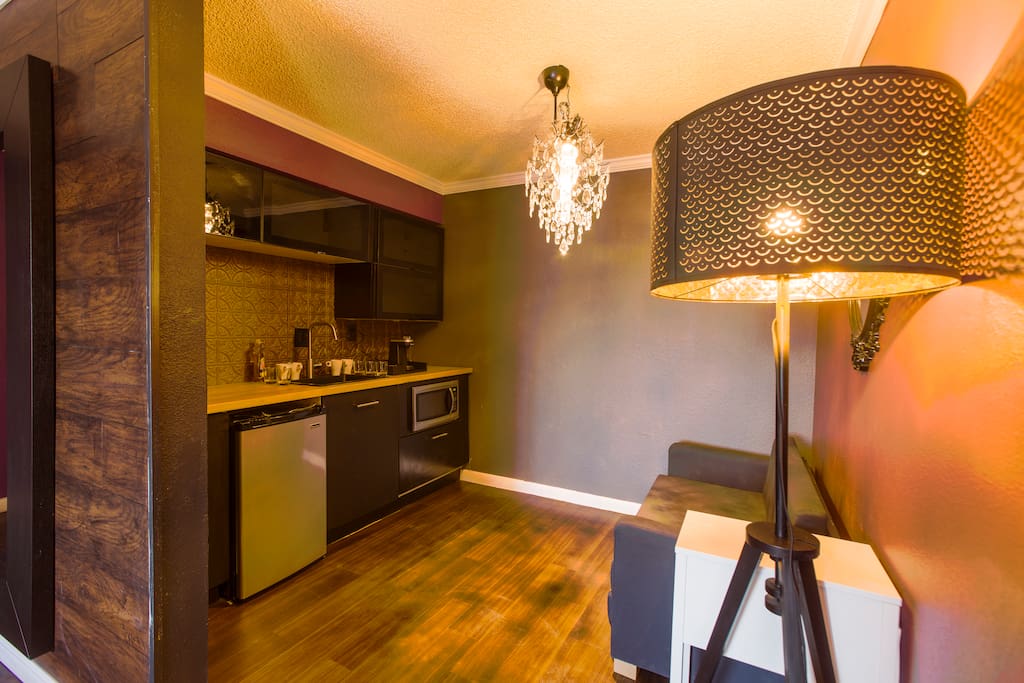 Vaudeville lighting, kitchen with microwave, mini-fridge and k-cup coffee maker. Convertible sofa-bed.