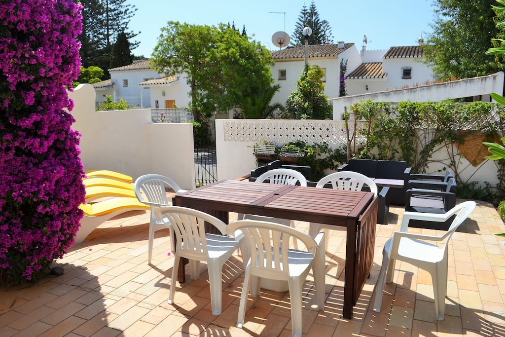 Patio with BBQ loungers, sofas,dining table+chairs