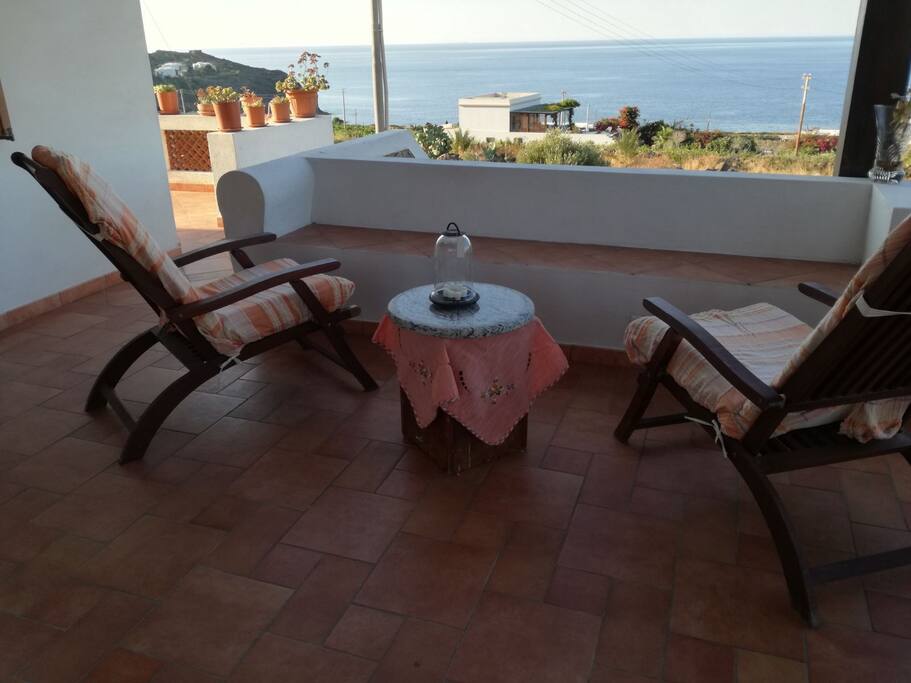 Zona relax con veduta mare