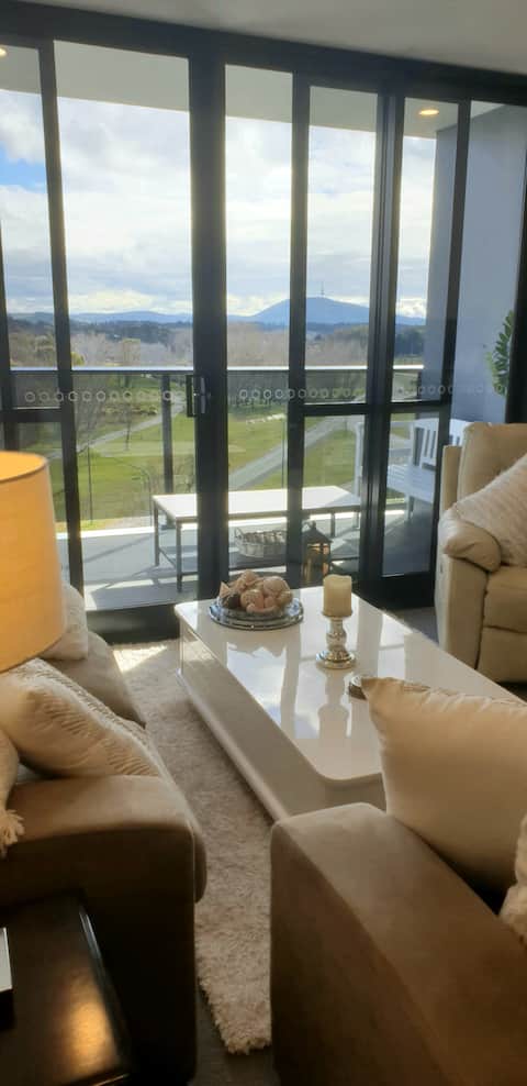 Successful Airbnb property: New comfy sunny apart with views-Gym Pool Netflix! in Phillip