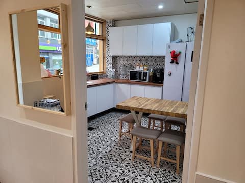 Room 103 Jun's Bed and Breakfast guest house