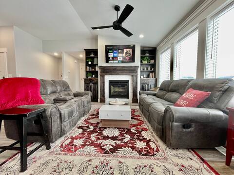 *New* Sleeps 16+, Near hospitals and shopping