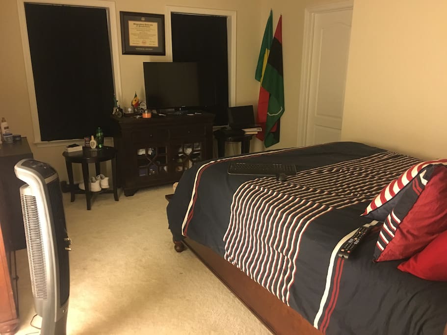 This is a private room available for rent. This room comes with flush bedding and clean sheets and comforter. For your added comfort and entertainment a laptop and smart tv with wireless keyboard and mouse are included so you can enjoy browsing the net from bedside on the 40’ Netflix ready flat screen.
In addition to the central heat and air, the room is equipped with a its own space heater and fan just in case you’re not comfortable with the central adjustments. There are two drawers at the foot of the bed available for you to unpack and make yourself at home during your stay. The room also has wash cloths, drying towels and a closet to store luggage, if you need the space.