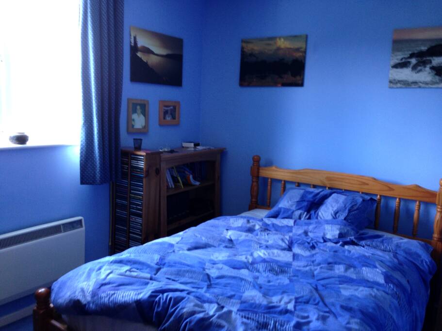 Cosy and relaxing rear bedroom - double bed with pocket sprung mattress