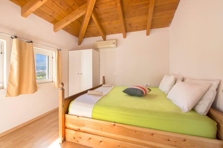 Mater bedroom with Double bed