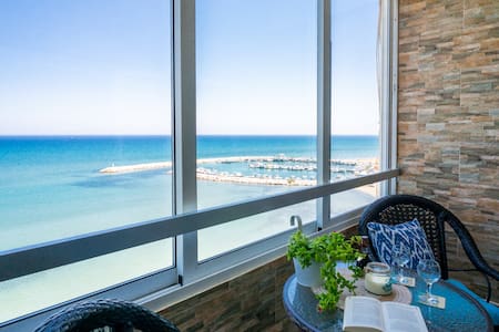 THE VIEW - Luxurious 2BR Central Seafront Apt.