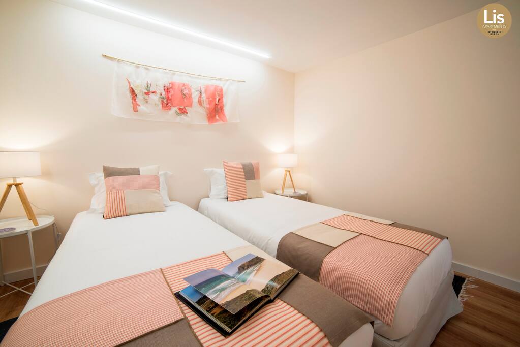 Bedroom: one double or two single beds