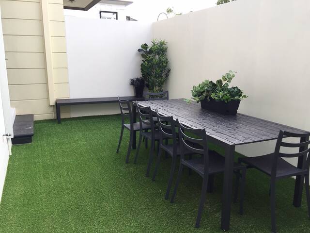 ‘At Home’ in superb Port Melbourne gallery image 4