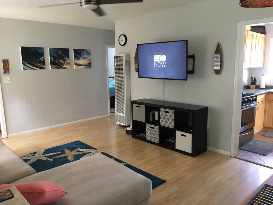 50" 4K HDTV - Hulu, HBOnow, Netflix, Blueray/DVD. Wifi