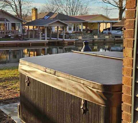 Lake Home Getaway ~ Pets Stay for Free!