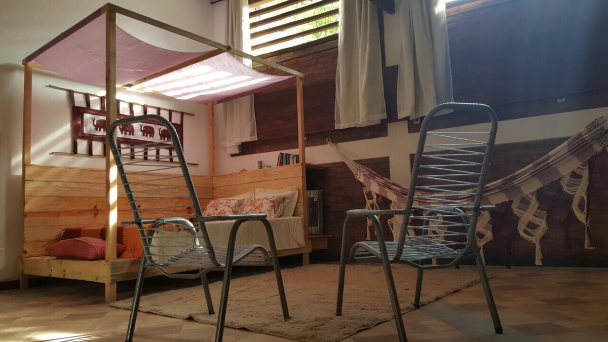 Საწოლი და ჰამაკი