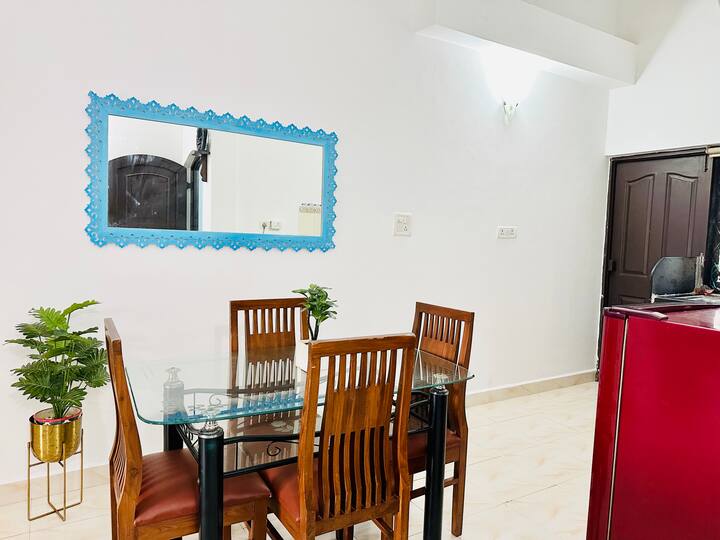 Dining area image 4